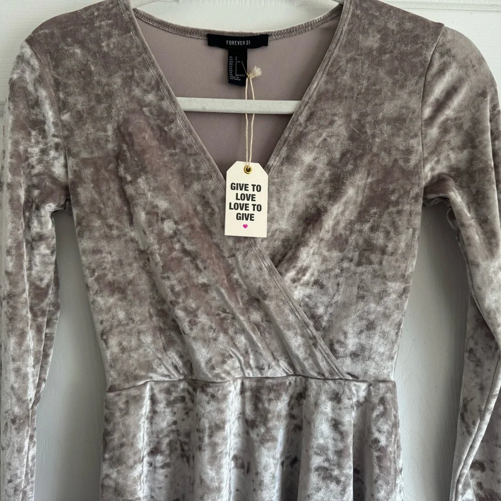 Forever 21 Crushed Velvet Long Sleeve Mini Dress in Champagne - Picture 2 of 6